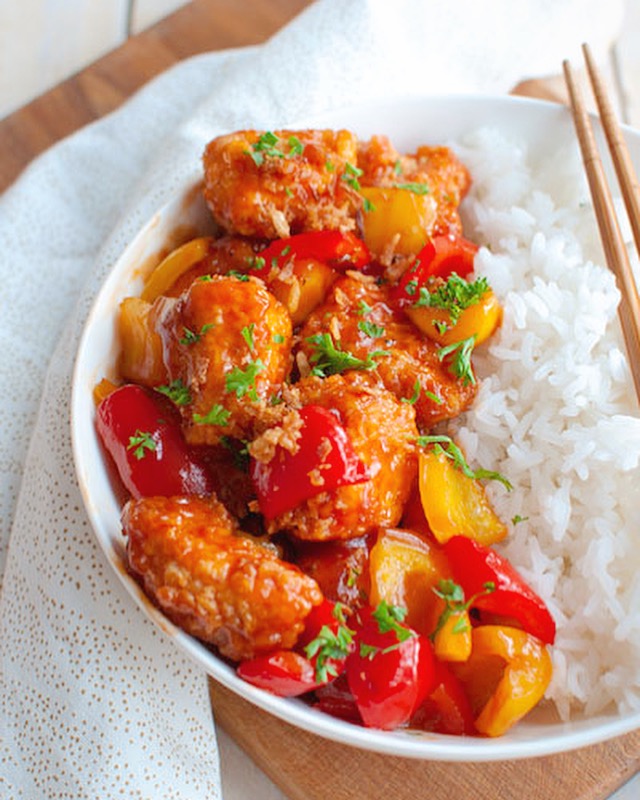 Gefrituurde kip in zoetzure saus